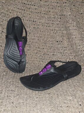 CROCS-Sexi Aliana-Comfort T-Strap Thong Sandals-Black/Purple-SZ 8-Excellent